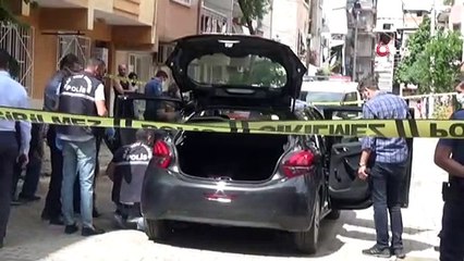 İzmir'de sır olay...Otomobilin için yaralı halde bulundular: 1'i kadın 2 yaralı