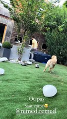 Rayane Bensetti pose avec un revolver sur Instagram.