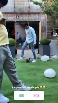 Rayane Bensetti pose avec un revolver sur Instagram.