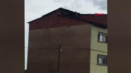 SİVAS'TA KUVVETLİ RÜZGAR ÇATILARI UÇURDU