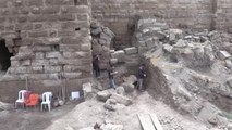 ŞANLIURFA - UNESCO adayı Harran'da kazılar özel izinle kısıtlamalı günlerde de sürüyor