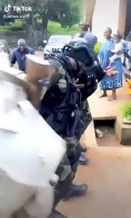 Une vidéo montrant des soldats en train de demander de l'argent crée le buzz sur la toile