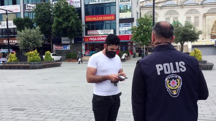 İSTANBUL - Esenyurt'taki denetimde izinleri olmayan yabancı uyruklu 15 kişi İl Göç İdaresi'ne gönderildi