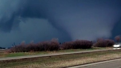 Une spectaculaire tornade s'abat sur l'Illinois