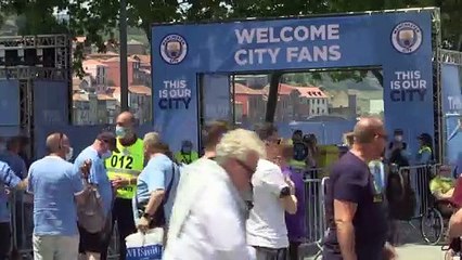 Télécharger la video: Finale di Champions: misure di sicurezza non rispettate dai tifosi inglesi a Porto