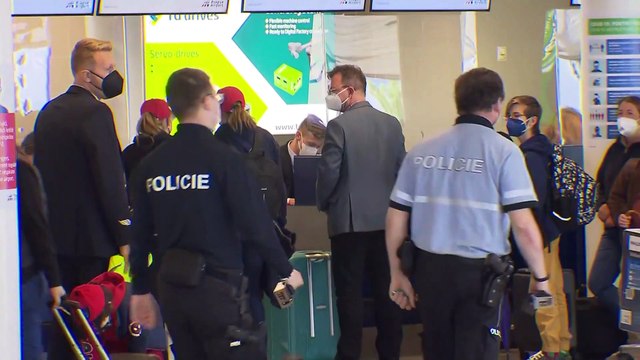 Сотрудники посольства РФ покидают Чехию