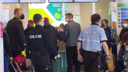 Grupo de diplomatas russos abandona Praga