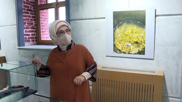 İSTANBUL - Emine Erdoğan, 'Kitaplar ve Kağıtlar Sergisi'nin açılışını gerçekleştirdi