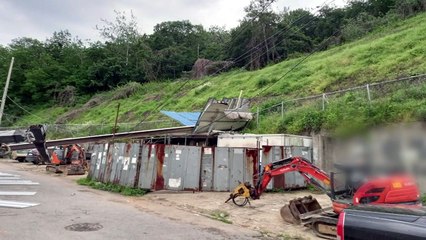 인천 공사현장에서 중장비 넘어져...주변 도로 차단 / YTN