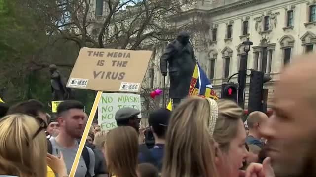 Masiva manifestación anti vacunas y negacionista en Londres