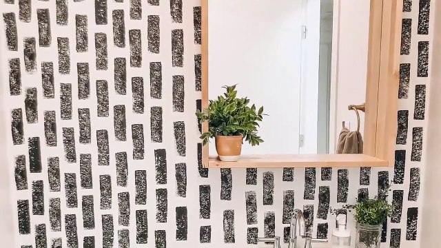 5 Easy Faux Wallpaper Looks Using A Kitchen Sponge // Diy Accent Wall With Paint