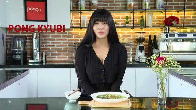 Pong's kitchen - How To Cook Fried Oyster with Egg - Beautiful girl Cooking