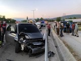 Yol kenarında tartışan Ürdünlülerin otomobiline başka otomobil çarptı, 6 yaralı