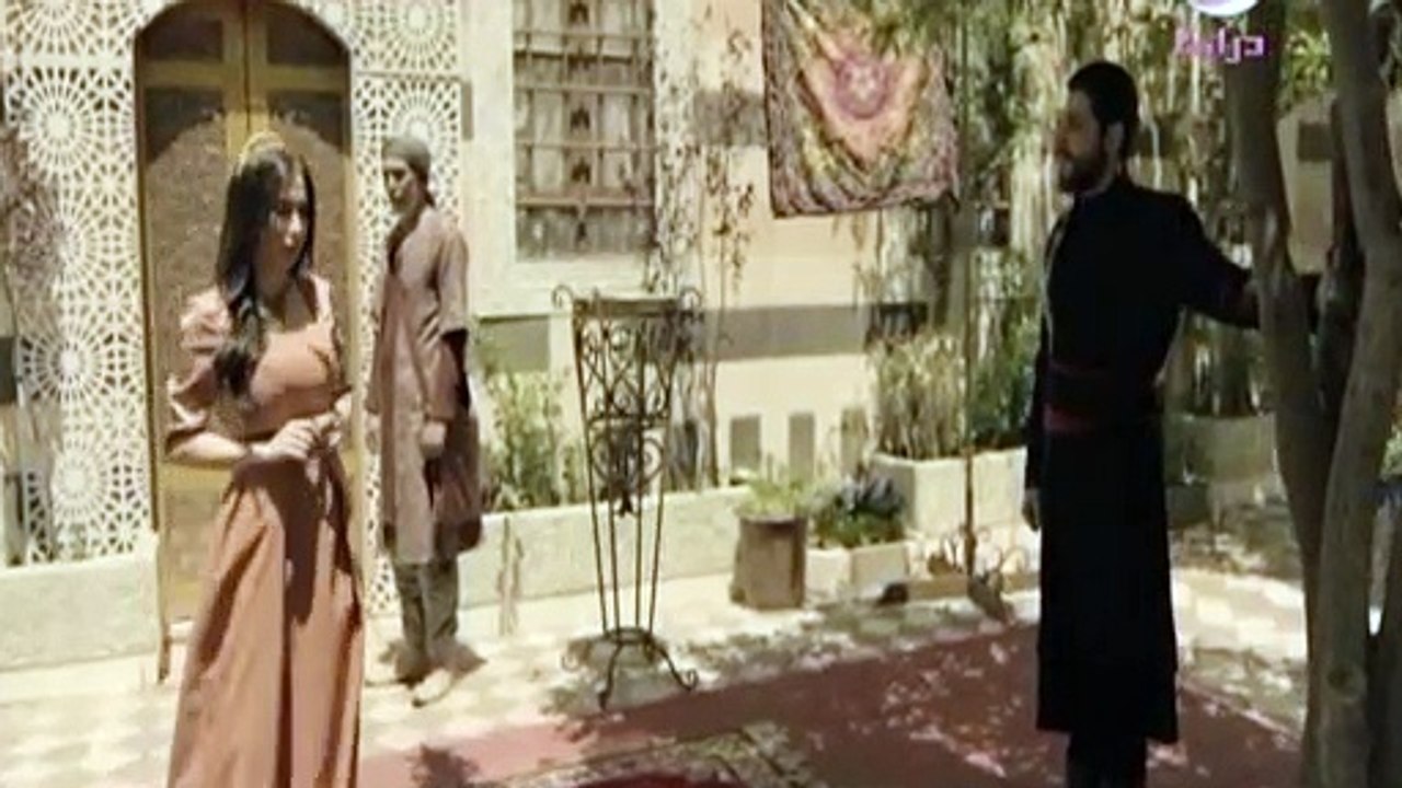 من الجمال ما يعقد اللسان
