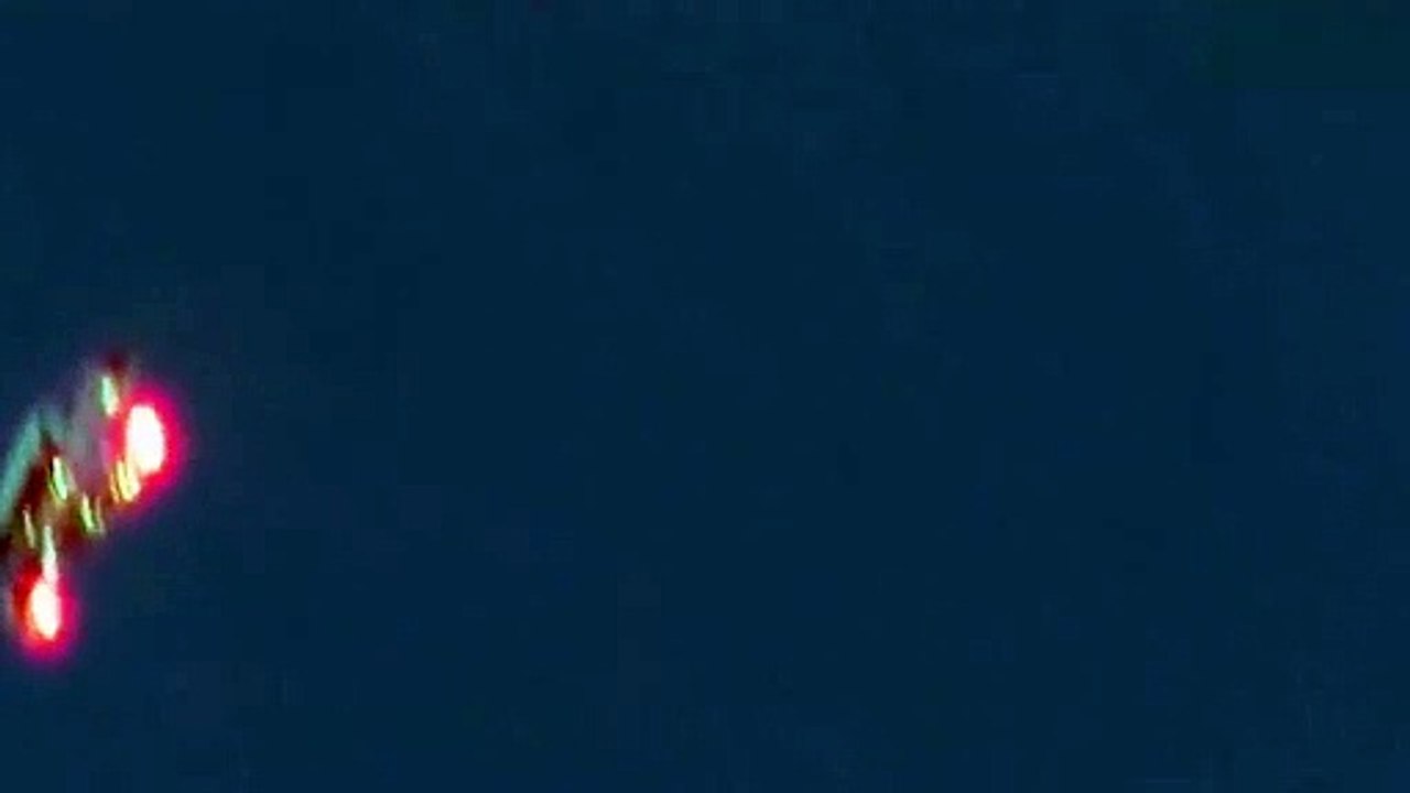 Clear footage of UFO in Quebec caught on camera - Des images claires d'OVNI au Québec filmées UFOs