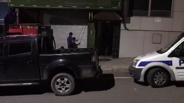 Kısıtlama saatinde alkol satılan büfedeki 8 kişi polis baskınında kendilerini içeriye kilitledi