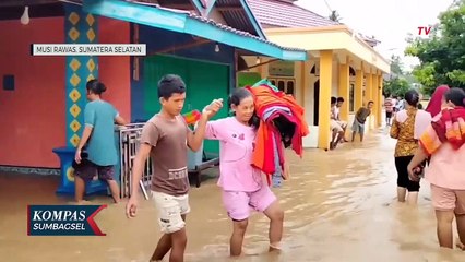 Descargar video: Luapan Sungai Lakitan Di Mura Sumsel Rendam Ratusan Rumah