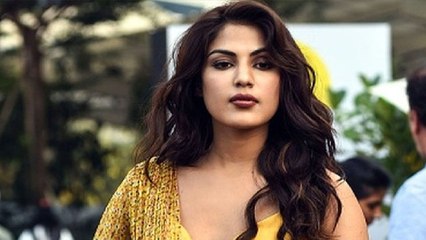 Sushant की Gf Rhea Chakraborty को मिला Bigg Boss 15 का offer, आकर बदलेंगी image | FilmiBeat