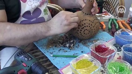 Fizik profesörü yetiştirdiği su kabaklarını sanat eserine dönüştürüyor