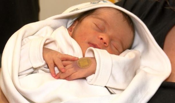 ANNE KARNINDA SAVAŞTI; DOKTORLARIN MUCİZE BEBEĞİ...