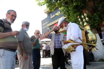 Malatyalılar, meyan kökü şerbeti ile serinliyor