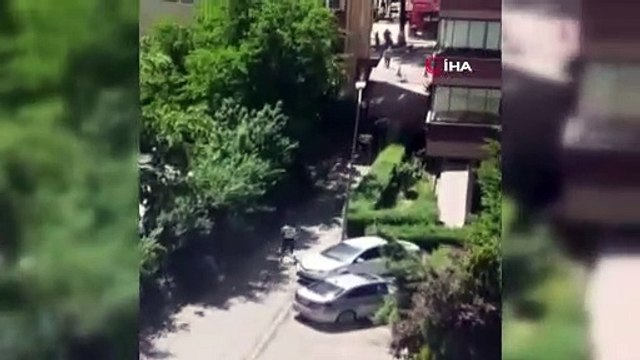 Genç kadına taciz mesajı gönderdiği iddia edilen kişiyi yakalayıp yumrukladılar