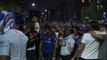 Los aficionados del Chelsea celebran la victoria de su equipo en la Champions League