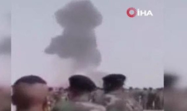 Son Dakika | Libya'da askeri törende Hafter'e ait uçak düştü, pilot hayatını kaybetti