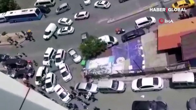 İstanbul'un göbeğinde meydan savaşı! Polis silah ve biber gazıyla müdahale etti