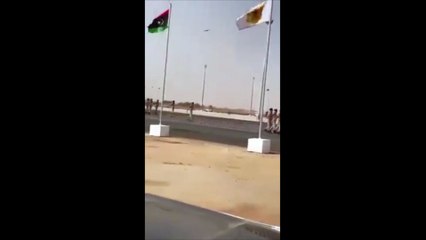 Hafter ordusunun geçit töreninde askeri uçak düştü