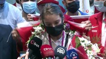 Yurda dönen dünya şampiyonu Ayşe Begüm Onbaşı, mehteranla karşılandı