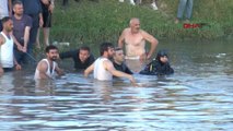 DİYARBAKIR DİCLE NEHRİ'NDE AKINTIYA KAPILAN GENÇ BOĞULDU