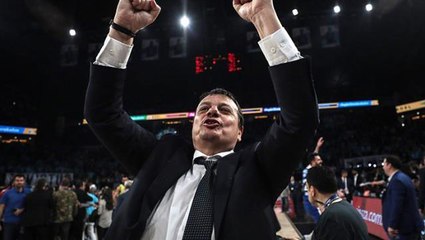Ergin Ataman kazandığı kupalarla adını tarihe altın harflerle yazdırdı