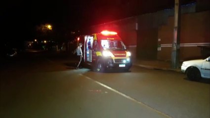 Jovem sofre lesão durante partida de futebol e é socorrido pelo Siate