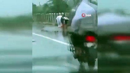 - Hindistan’da Covid-19’dan ölen hastanın cansız bedeninin nehre atıldığı anlar ortaya çıktı