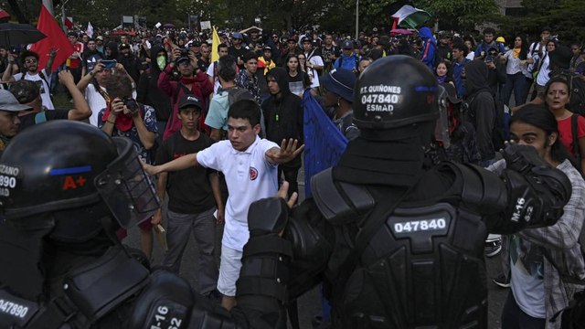 Puede ser que mi hijo mate a su hermana o viceversa : El drama de una madre que tiene una hija en el Esmad y un hijo manifestante