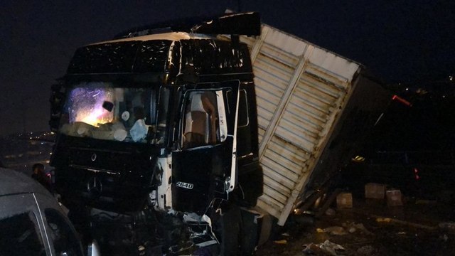 TEM’de zincirleme kazada 20'den fazla araç birbirine girdi