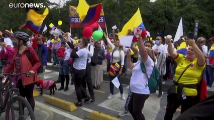 Manifestantes progubernamentales piden el fin del bloqueo en Colombia