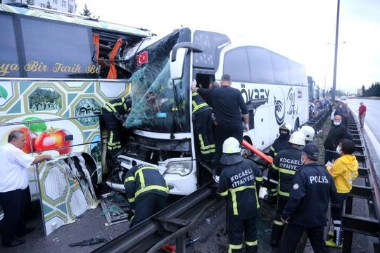 TEM Otoyolu trafiğe kapatıldı, kilometrelerce kuyruk oluştu