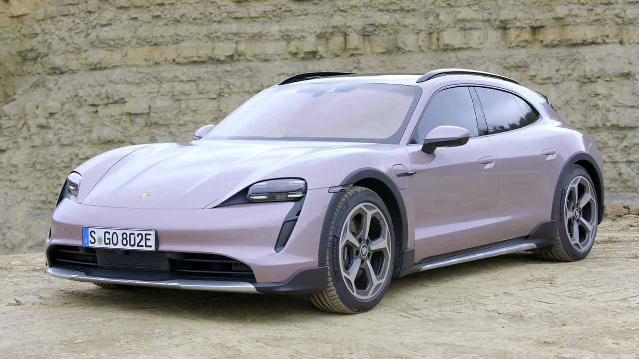 The new Porsche Taycan 4 Cross Turismo Design in Frozen Berry