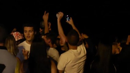 Tải video: Casi 9.500 personas desalojadas por botellones en Barcelona