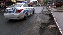 Ataşehir'de aşırı yağış yol çökmesine neden oldu