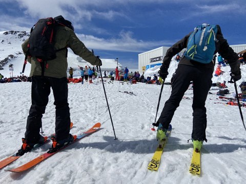 Le glacier des 2 Alpes a rouvert le 29 mai. Que du bonheur pour les quelques privilégiés, à plus de 3000 mètres d'altitude.
