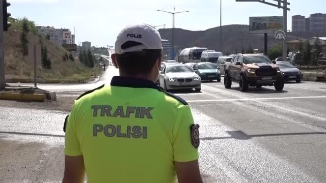 KIRIKKALE - Hafta sonu kısıtlamasının ardından trafik yoğunluğu yaşanıyor