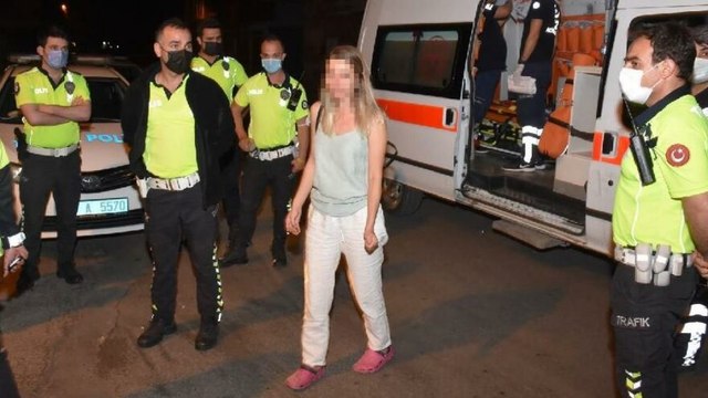 Alkollü kadın polislerin canına kast etti