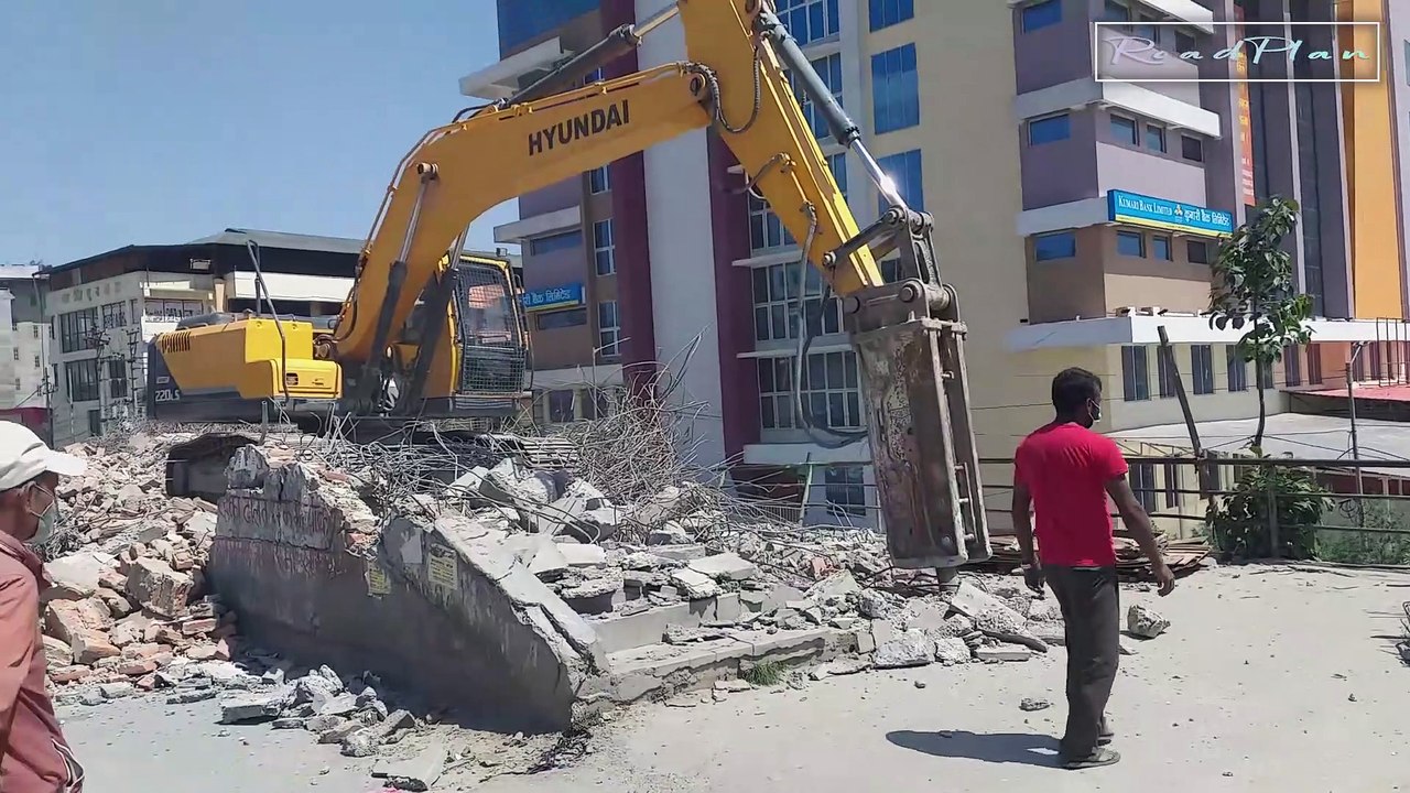 Hyundai Excavator Working Amazing At Road Site In The Bridge Wall || RoaPlan