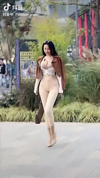 Gái Xinh Trung Quốc Thả Rông Cực Nóng Bỏng Tập 5 Tik Tok Trung Quốc