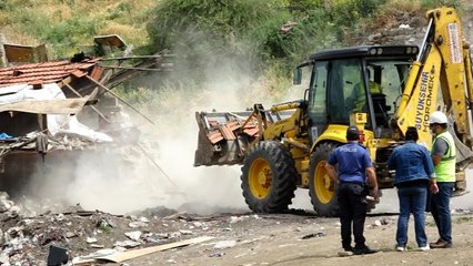 Suçluların kullandığı harabe evler yıkılıyor