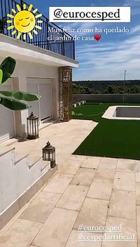 El impresionante jardín con piscina de Soraya Arnelas