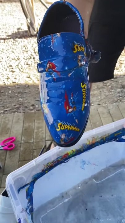 I NEED TO TRY THIS ON MY SHOES!